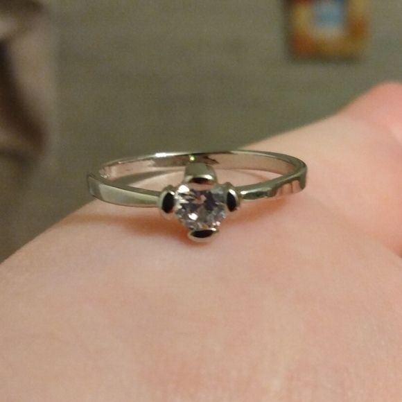 18k White Gold Finish 4 Prong Clover Cut Round White Sapphire Solitaire Ring 7.5 - Picture 5 of 10